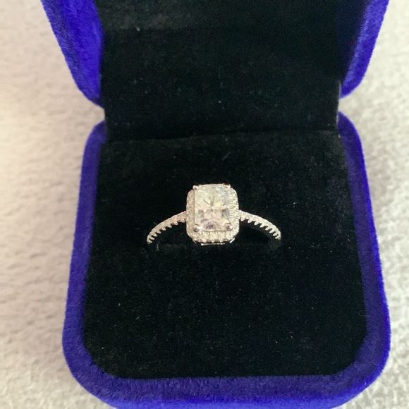 Certified 1CT Radiant Cut Moissanite Ring - Picture 9 of 10